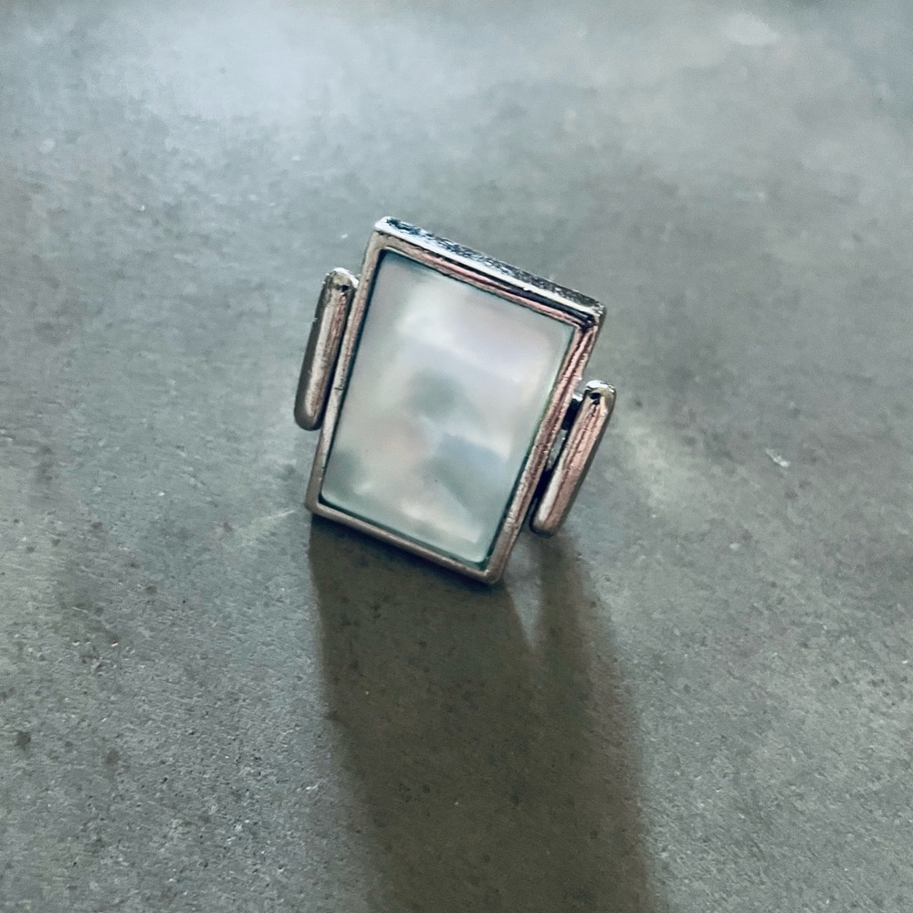 Iridescent stone ring - Picture 2 of 6